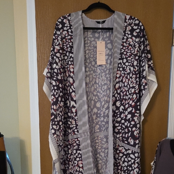 Chic NWT Leopard Print Open Front Poncho/kimono - Picture 2 of 6